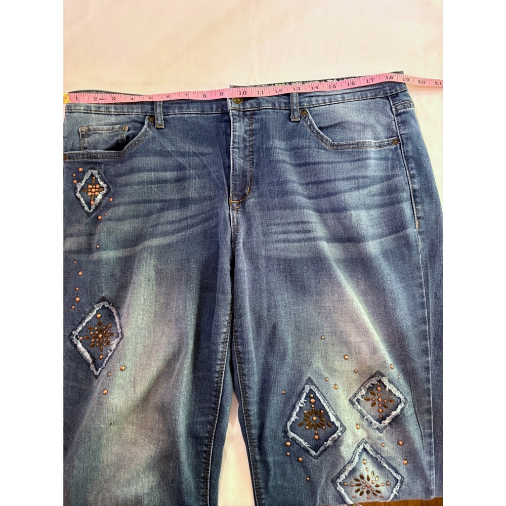 VINTAGE AMERICA Medium Blue Patchwork Studded Raw Hem Cropped Bestie Jeans 32 - Picture 7 of 10